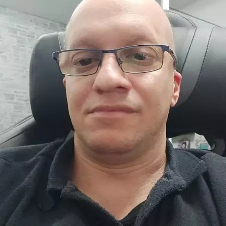 אבי, 42בת ים 