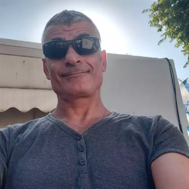 עמוס, 48, רמת השרון - טו דייט