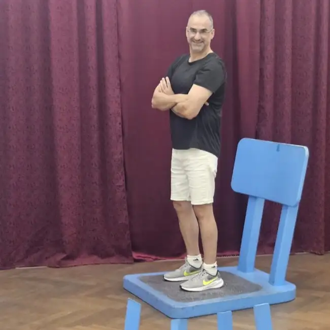 אלון · 46 ·           